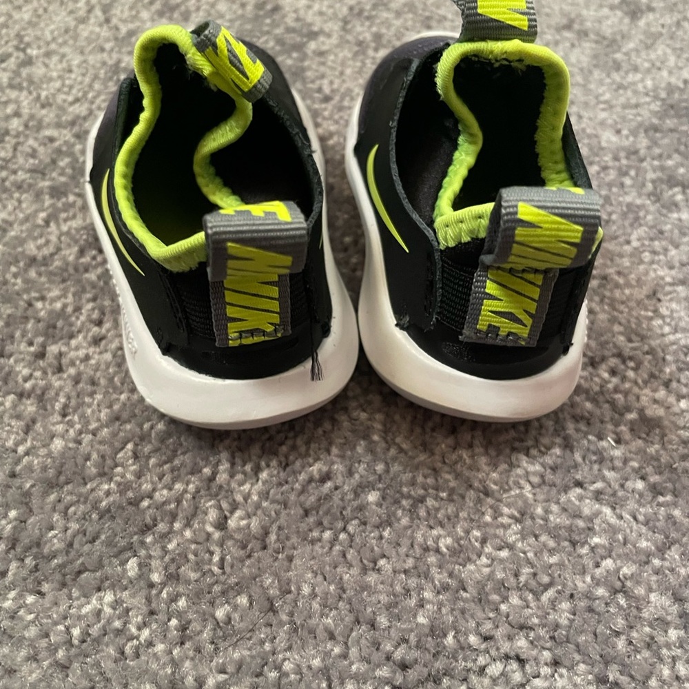 Toddler Nike Flexrunner. - Picture 4 of 4